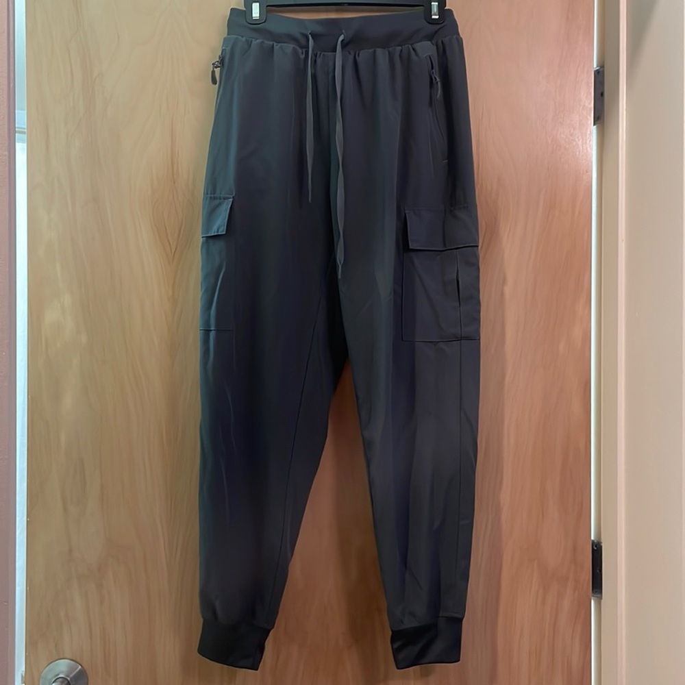 Women's Cargo Joggers Lightweight Quick Dry Hiking Pants Athletic. Size medium